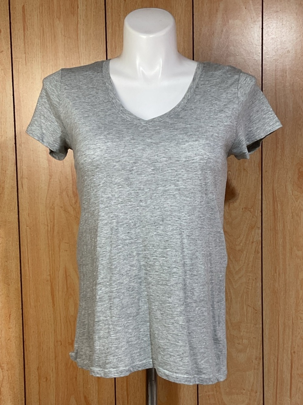 GAP Women's Heather Gray V-Neck Short Sleeve Tee SZ - M
